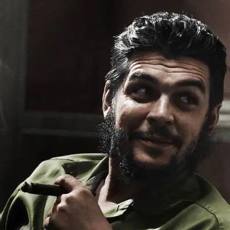 https://cigarmonkeys.com/wp-content/uploads/2019/12/ernesto-che-guevara-color-photo-cigar-smoking-cigarmonkeys.com-che-guevara-2.png